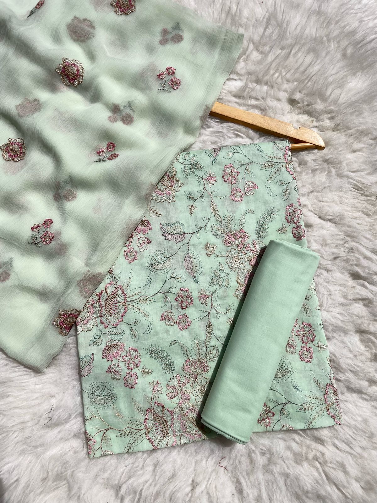 Embroidered Lawn 3pc