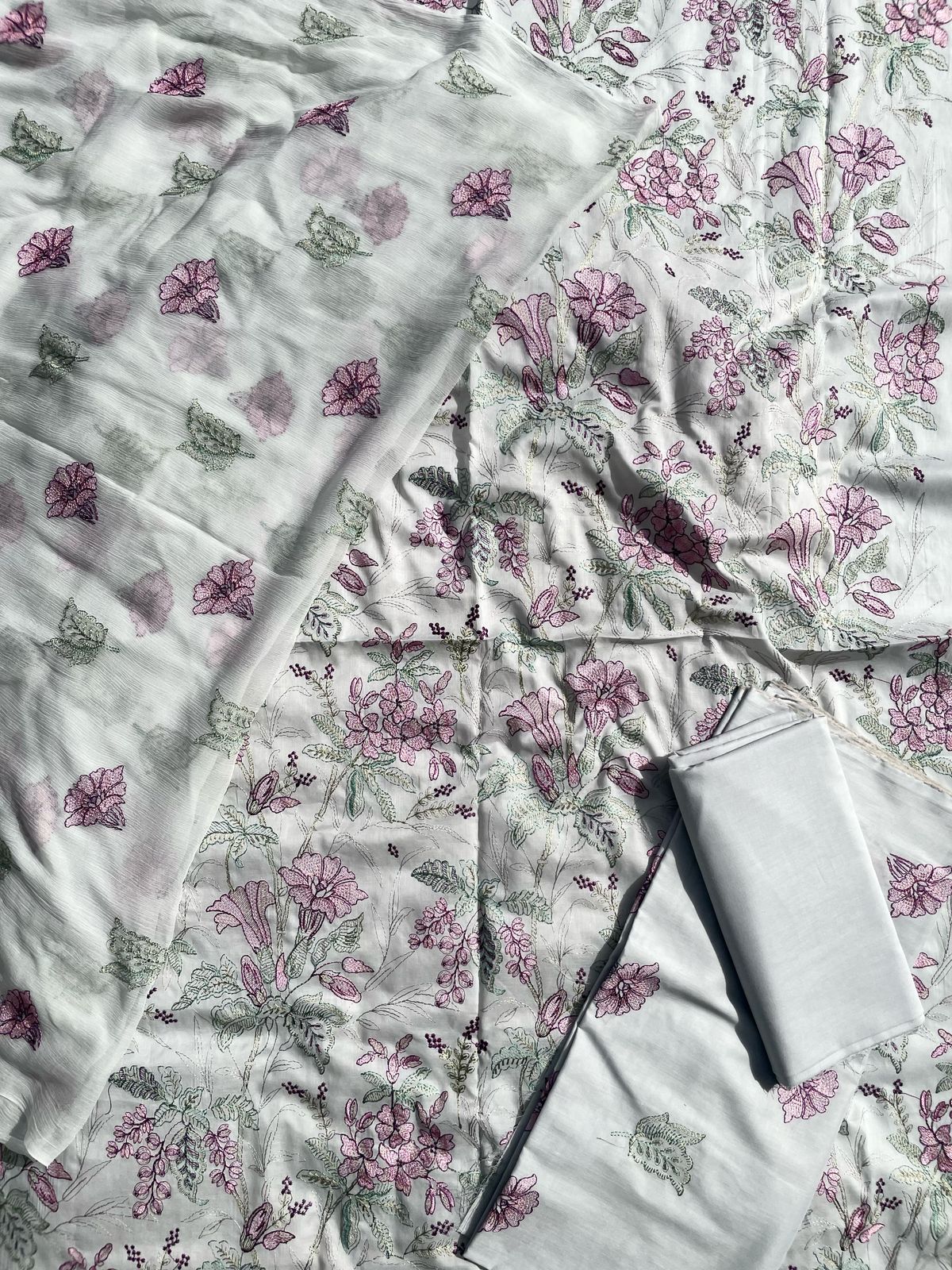 Embroidered Lawn 3pc