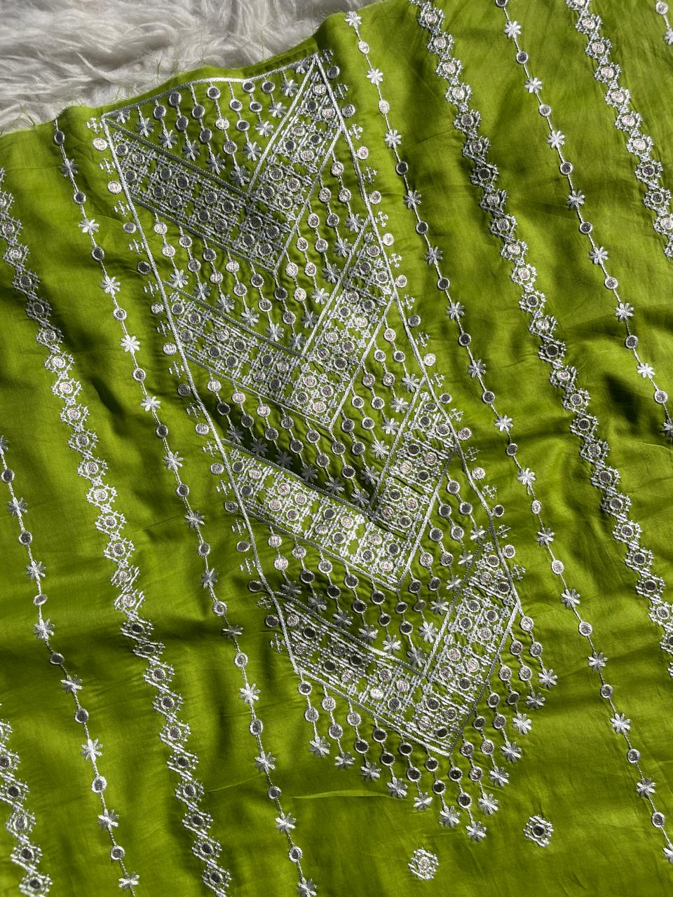 Embroidered lawn 2pc