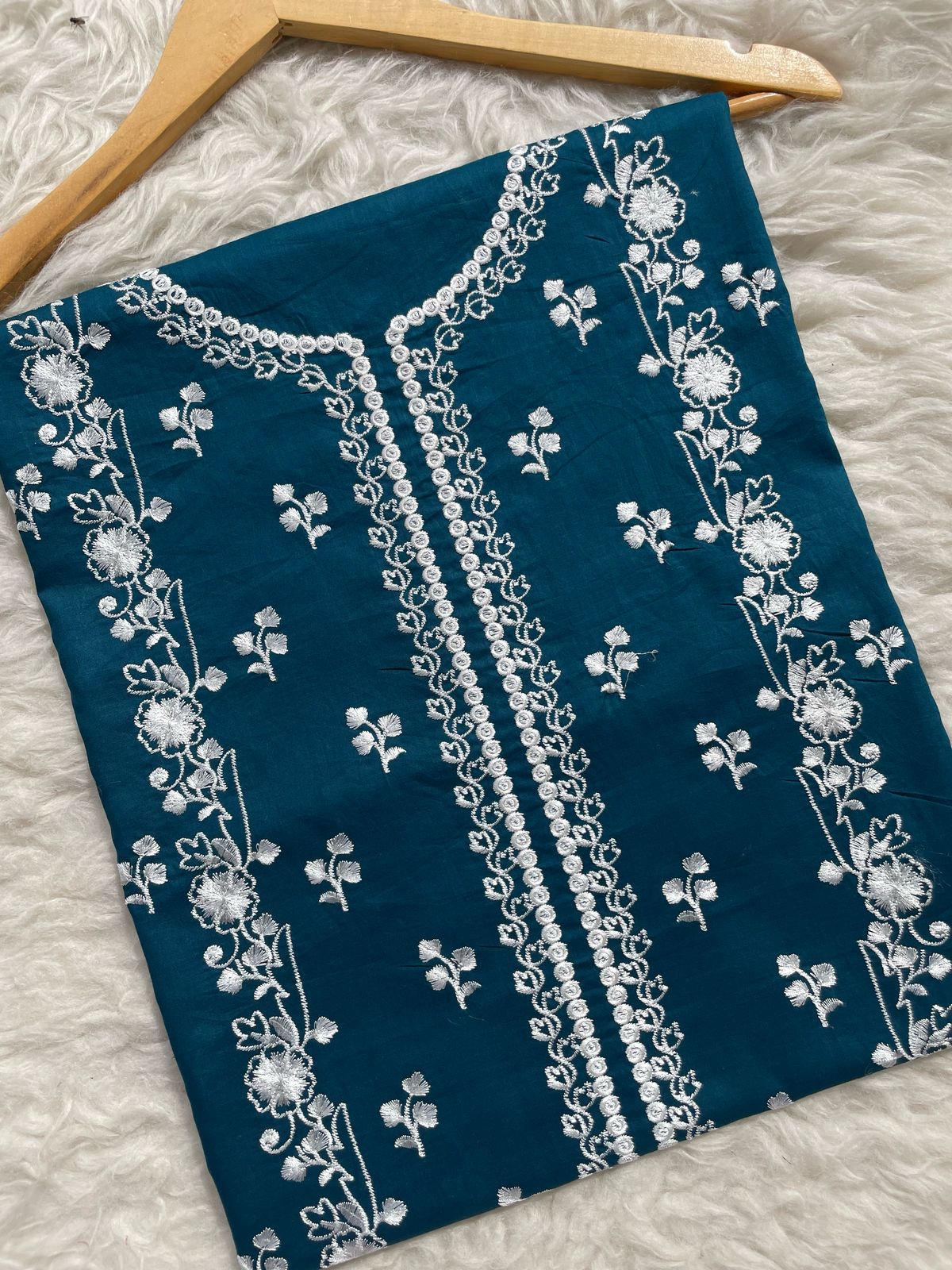 Embroidered lawn 2pc