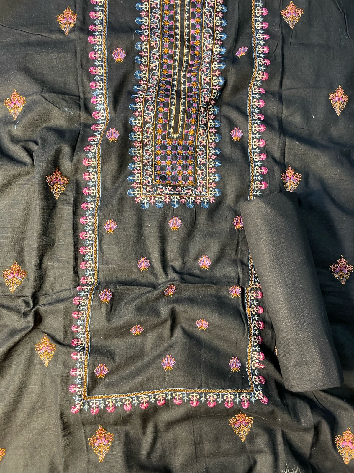 Embroidered khaddar 2pc